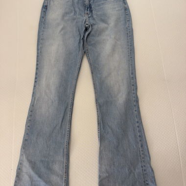 Hellblaue flared Jeans