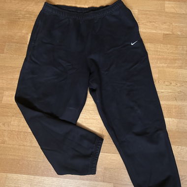 Nike black solo swoosh jogger 