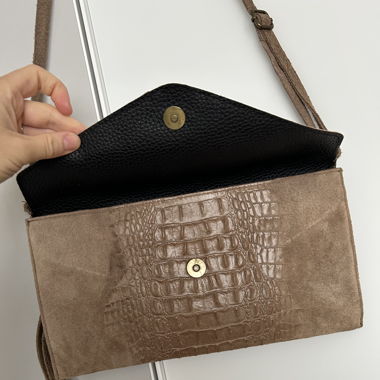 Pochette elegante en daim