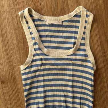Blau/creme-weiss gestreiftes Croptop