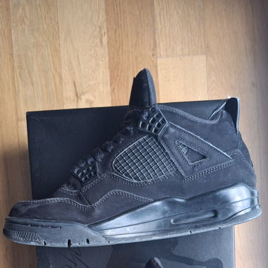 Jordan 4 black cat