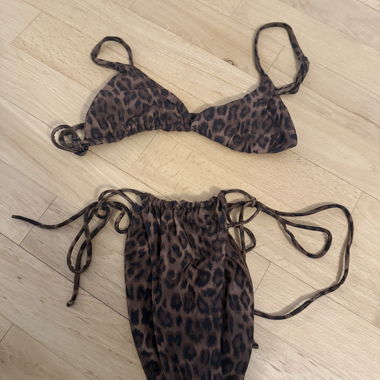 Leo Bikini
