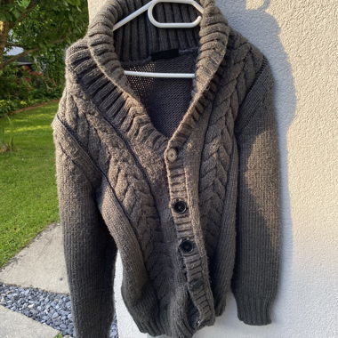 Grau-brauner Strick-Cardigan