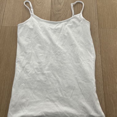 Top bianco a bretelle sottili
