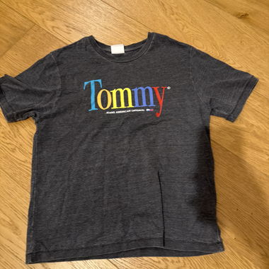 T-shirt Tommy gris foncé