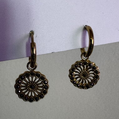 Boucles d'oreilles créoles dorées à strass noir