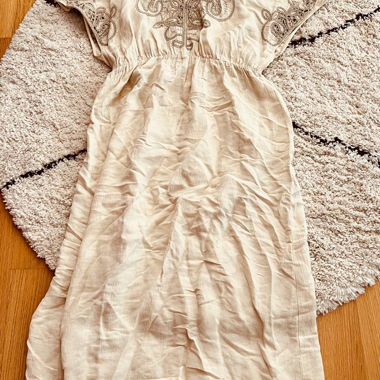 Robe longue beige brodee