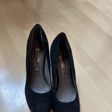 Schwarze Pumps