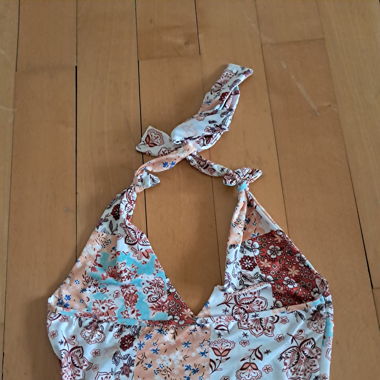 Blumiges Neckholdertop