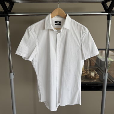 WE - White short-sleeve shirt L