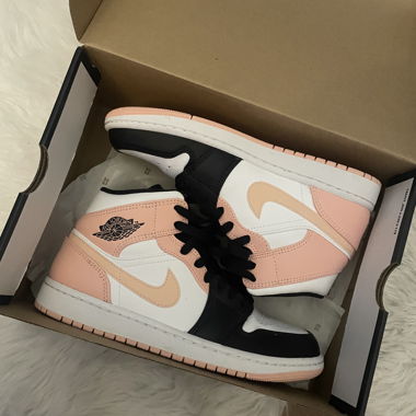 Jordan 1 Mid Black Toe orange arctique