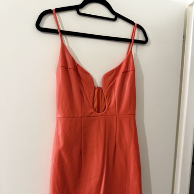 Robe moulante orange similicuir 