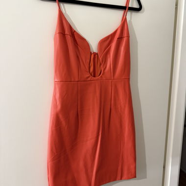 Robe moulante orange similicuir 