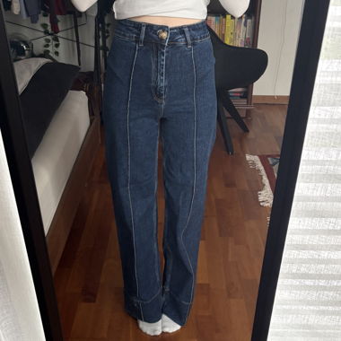high-waisted,straight-leg jeans