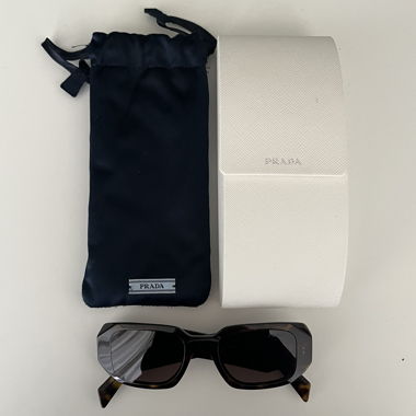 Lunettes de soleil Prada