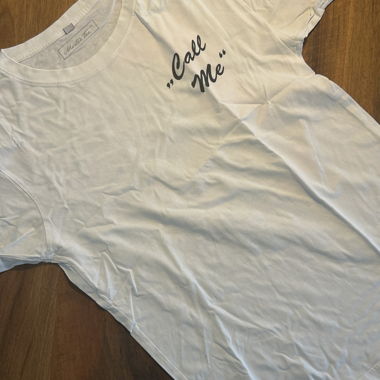T-shirt 'Call Me'