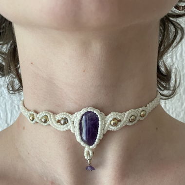 Selbstgemachte Makramee Halsette mit Amethyst 