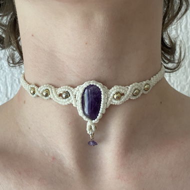 Selbstgemachte Makramee Halsette mit Amethyst 