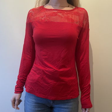Top rosso in pizzo maniche lunghe