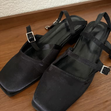 Décolleté slingback con punta quadrata in scatola nera