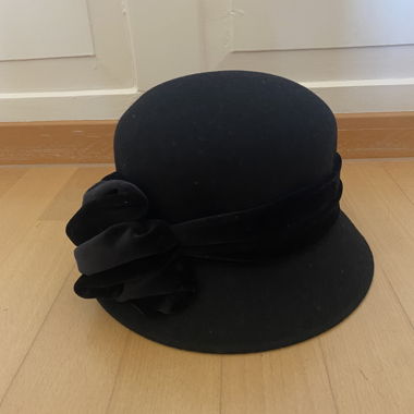 Cappello nero in stile anni '60