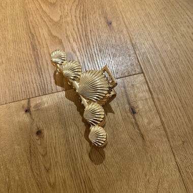 Gold-coloured Seashell Hair Clip