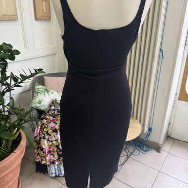 Robe noire sans manches