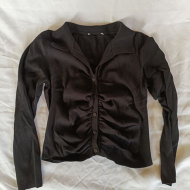 Schwarzes Langarmshirt mit Kragen