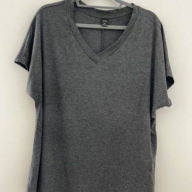 Graues Shirt