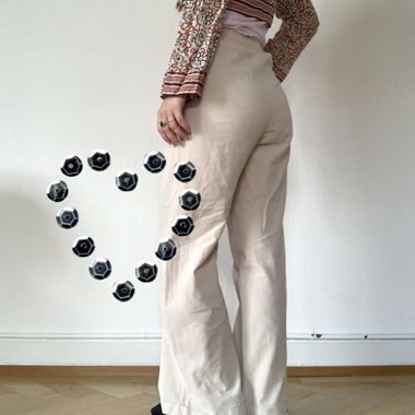 Beige Hose mit weitem Bein