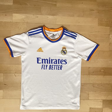 Real Madrid 21/22 home jersey