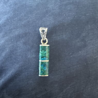 Ciondolo con pietra verde