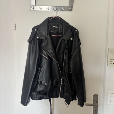 Zara schwarze Bikerjacke aus Kunstleder
