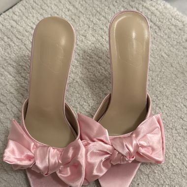 Heels pink