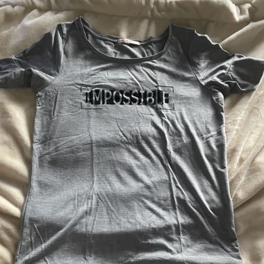 T-shirt “impossible”