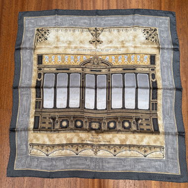 Foulard Louis Vuitton Paris