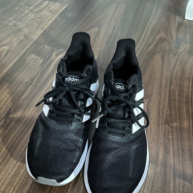 Sport shoes 