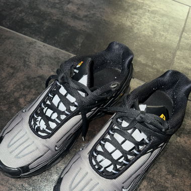 Nike Tn Air in schwarz/grau