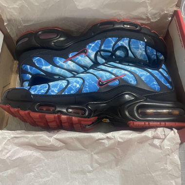 Nike tn shark attack