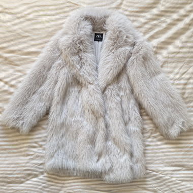 Cappotto ecopelliccia Zara – bianco