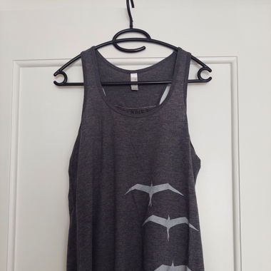 Top gris foncé