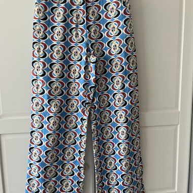 Pantaloni ZARA a gamba larga con motivo