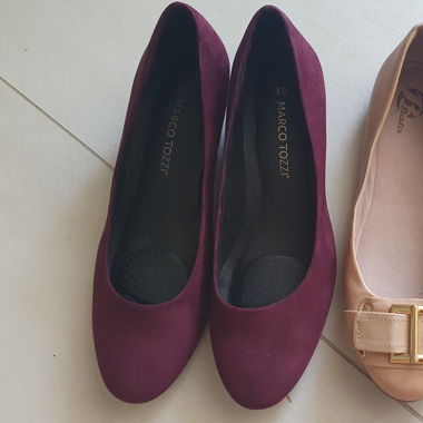 Neue weinrote Pumps und beige Ballerinas (Gr. 39)