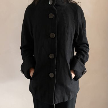 Cappotto nero con collo alto