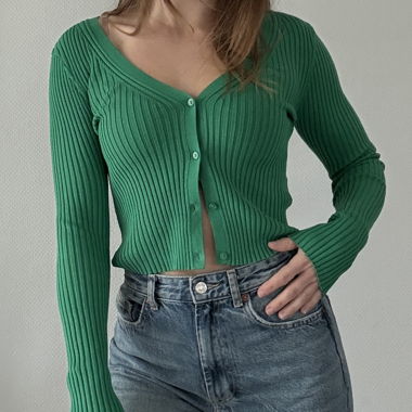 Pull vert boutonné
