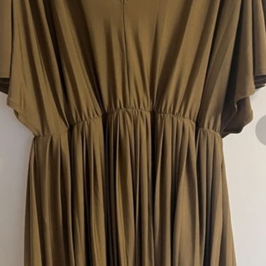 Robe marron en plissé