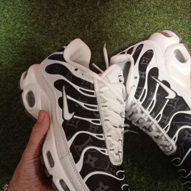 Nike tn airmax plus LV en bonne état 