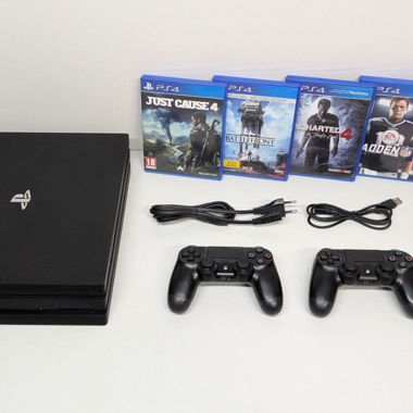 Sony PlayStation 4 Pro, 2 Controller, 5 Games