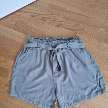 Pantalon en tissu court