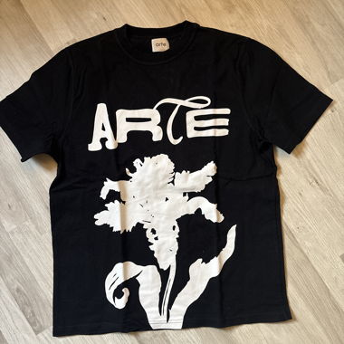 T-shirt noir Arte imprimé